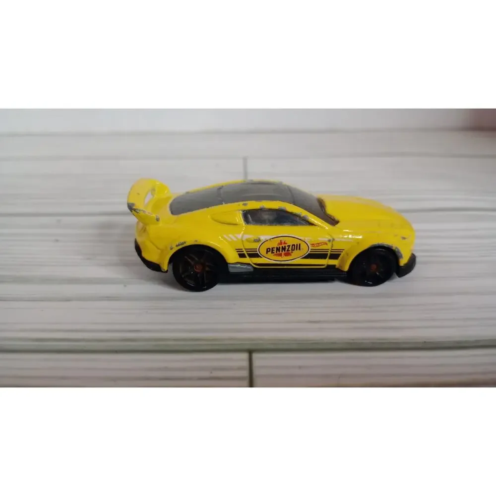 HOT WHEELS CUSTOM 2015 FORD MUSTANG YELLOW PENNZOIL